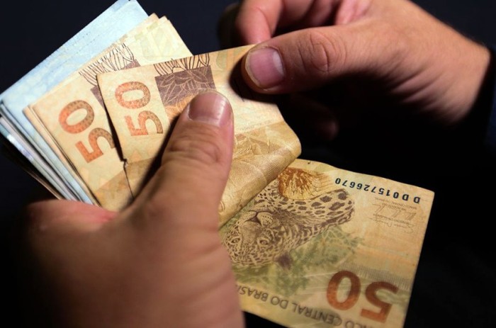 O mínimo será reajustado anualmente para acompanhar a inflação e garantir ganhos reais aos trabalhadores - Foto: Marcello Casal JrAgência Brasil