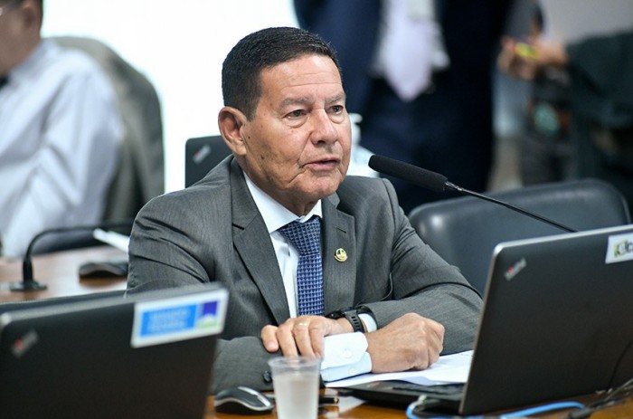 Hamilton Mourão relatou o projeto na Comissão de Educação em votação final - Foto: Geraldo Magela/Agência Senado