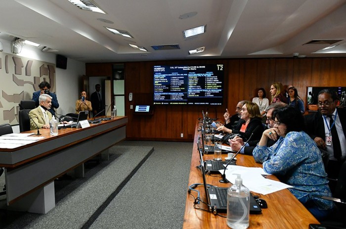 Senadores integrantes da Comissão de Assuntos Sociais na reunião deliberativa desta quarta - Foto: Roque de Sá/Agência Senado