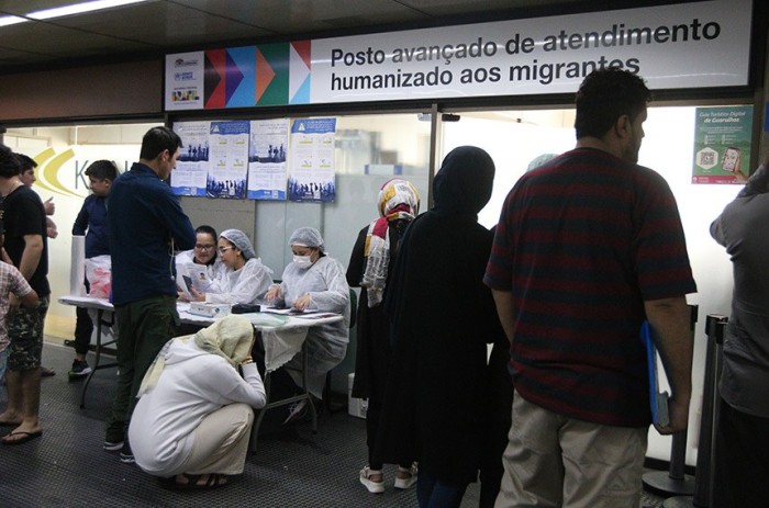 Refugiados afegãos no aeroporto de Guarulhos, em São Paulo; Paulo Paim foi o relator da proposta, sancionada pelo presidente em exercício, Geraldo Alckmin, na segunda-feira (18) - Foto: Rovena Rosa/Agência Brasil