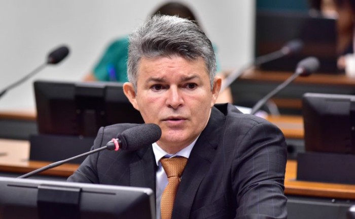 José Medeiros relatou a proposta e apresentou um substitutivo - (Foto: Zeca Ribeiro / Câmara dos Deputados)