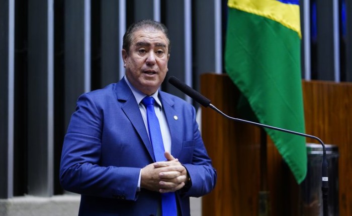 Jonas Donizette e o autor do  projeto - (Foto: Vinicius Loures/Câmara dos Deputados)