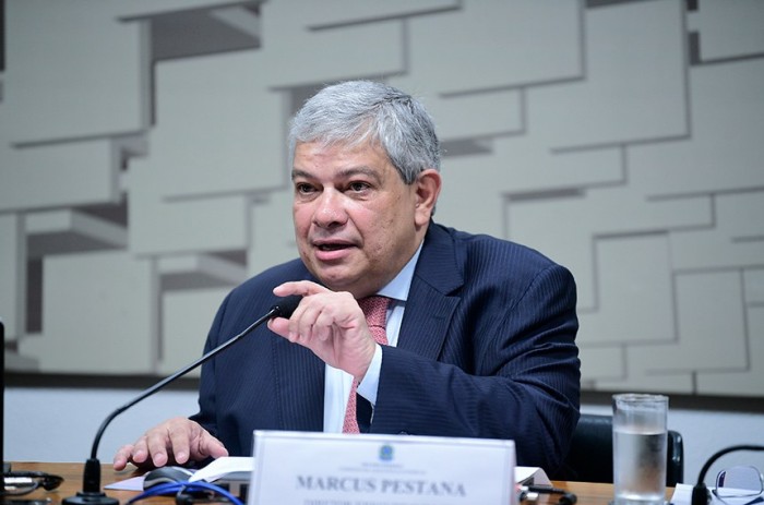 Pestana defende um 