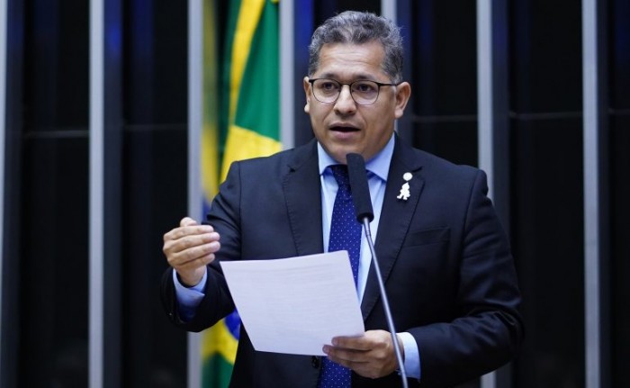 Dorinaldo Malafaia apresentou parecer favorável - (Foto: Pablo Valadares/Câmara dos Deputados)