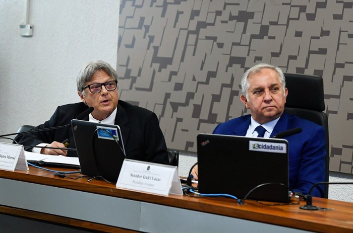 Relator do projeto que moderniza o sistema, Izalci Lucas (à dir.) comandou audiência com Eduardo Moresi - Foto: Roque de Sá/Agência Senado