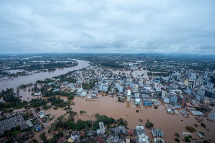 Cidade gaúcha de Lajeado inundada pelas chuvas - (Foto: Mauricio Tonetto / Fotos Públicas)