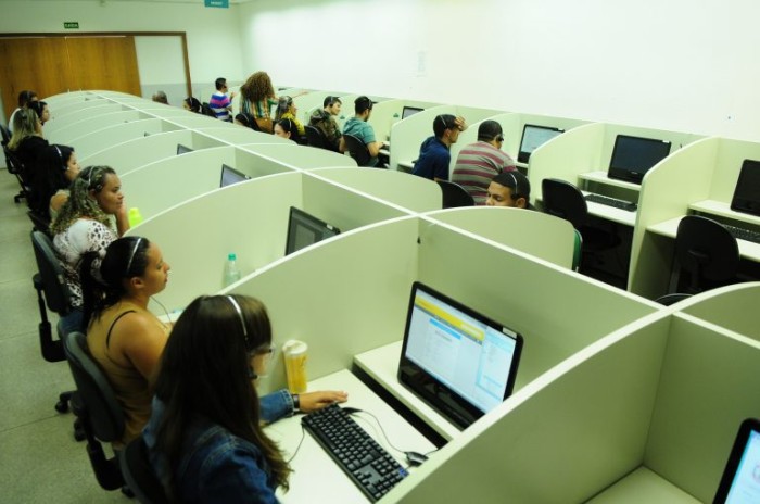 Atendimento de empresa de telefonia - (Foto: Pedro Ventura/Agência Brasília)