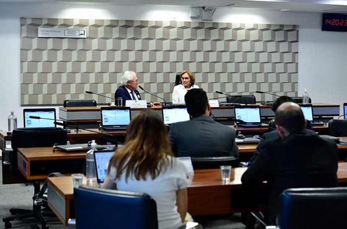 Entre as críticas ao Revalida estão o uso de atores no lugar de pacientes reais e o valor da taxa de inscrição na 2ª fase - Foto: Waldemir Barreto/Agência Senado