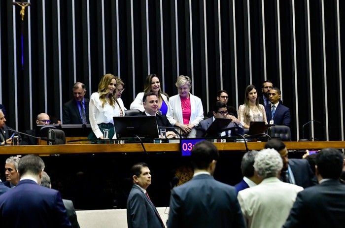 O projeto também abre crédito especial de R$ 207,4 milhões para pagar despesas de oito ministérios - Foto: Waldemir Barreto/Agência Senado