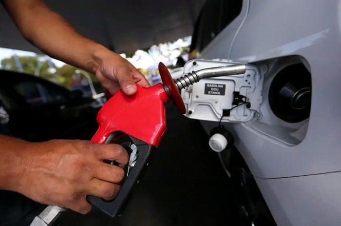 Restrições à taxação de combustíveis levaram a perda de arrecadação por parte dos estados credito=