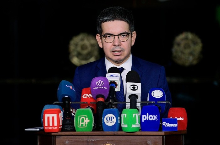 Randolfe: o governo e o presidente do Senado estavam prontos e aguardando o número regimental para começar a sessão, mas o plenário da Câmara estava ocupado - Foto: Pedro França/Agência Senado