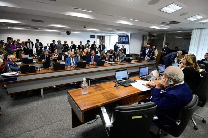 Projeto que beneficia veículos automotores e bicicletas movidos a eletricidade foi aprovado pela Comissão de Meio Ambiente - Foto: Pedro França/Agência Senado