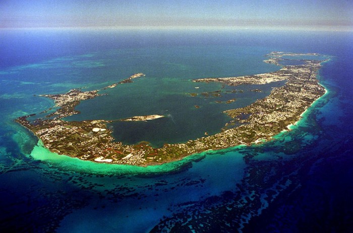 Ilhas Bermudas, localizadas no Caribe, é o destino de vultosas aplicações financeiras - Foto: Doolittle, USN/Wikipedia