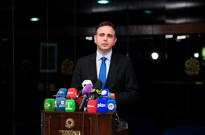 Em entrevista coletiva na segunda (27), Pacheco anunciou temas que devem entrar na pauta do Legislativo em 2024 - Foto: Marcos Oliveira/Agência Senado