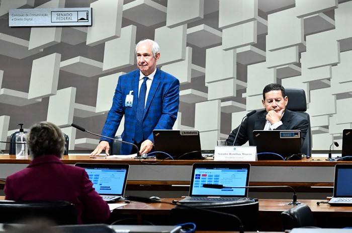 Hamilton Mourão leu o relatório de Astronauta Marcos Pontes para o PLP 77/2022, de Daniella Ribeiro; projeto seguiu em regime de urgência para a análise do Plenário - Foto: Geraldo Magela/Agência Senado