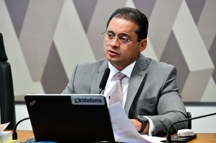 Weverton apresentou relatório favorável à indicação de Flávio Dino para o STF; sabatina e votação serão no dia 13 - Foto: Geraldo Magela/Agência Senado