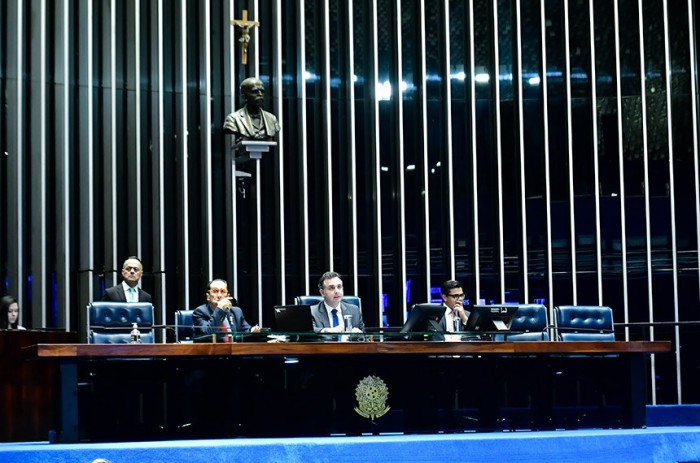 Rodrigo Pacheco (C) comandou a sessão ao lado de Kajuru (E) - Foto: Waldemir Barreto/Agência Senado