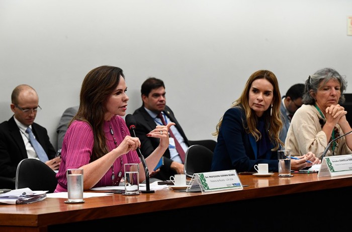 A relatora, senadora Professora Dorinha Seabra, considerou alterações como incentivos fiscais e o aumento do barril de petróleo - Foto: Roque de Sá/Agência Senado