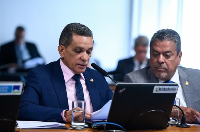 Senador Mecias de Jesus, à esquerda, foi favorável à criação da região turística Vale do Panema, em São Paulo - Foto: Edilson Rodrigues/Agência Senado